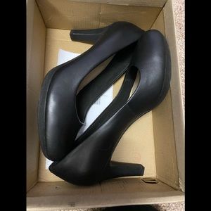 Brand New - Clark’s Adriel Viola Black Pumps